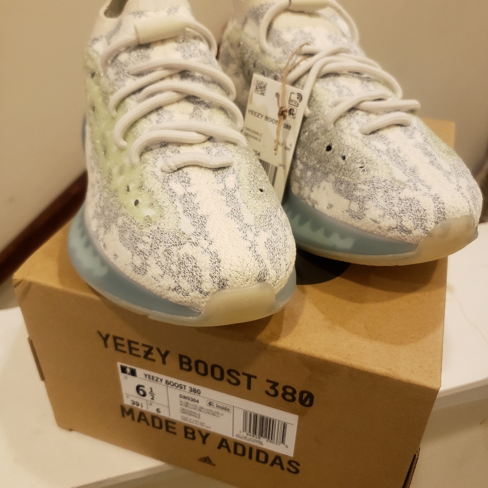 Yeezy Boost 380 - Picture 8 of 11